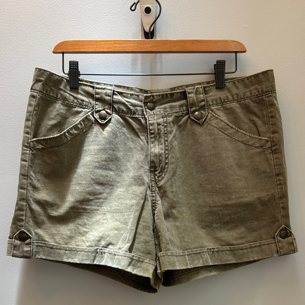 Lucky Brand snap pocket army green khaki shorts sz 12/31